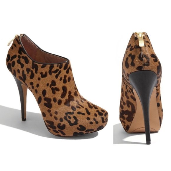 Vince Camuto Jerrell Leopard Booties - Picture 1 of 6